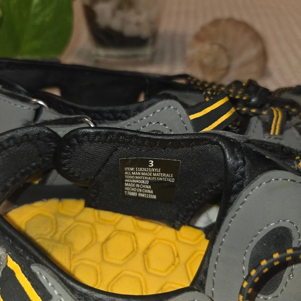 Khombu Kyle Water Sandals Kids Size 3 Gray Yellow Closed Toe Sport Hiking Shoes